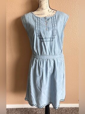Tommy Hilfiger Light Blue Sleeveless Chambray Dress with Black Embroidery